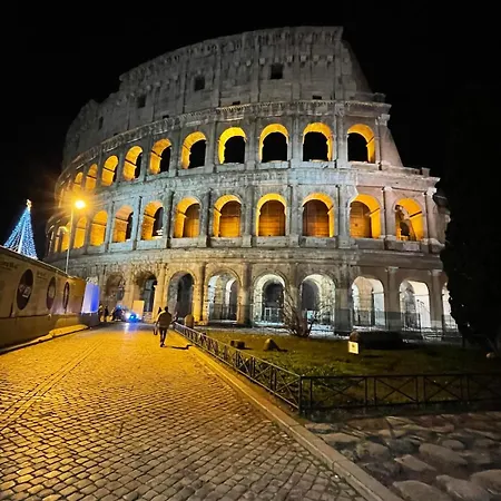 New Near Center Sleeps 4 Apartment Rome