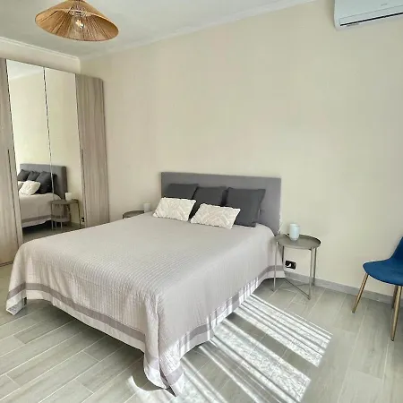 New Near Center Sleeps 4