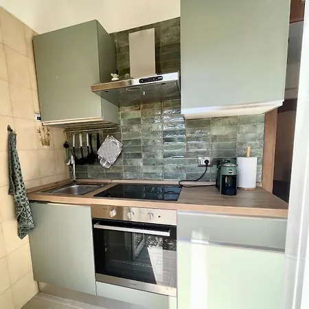 Apartment New Near Center Sleeps 4 Rome