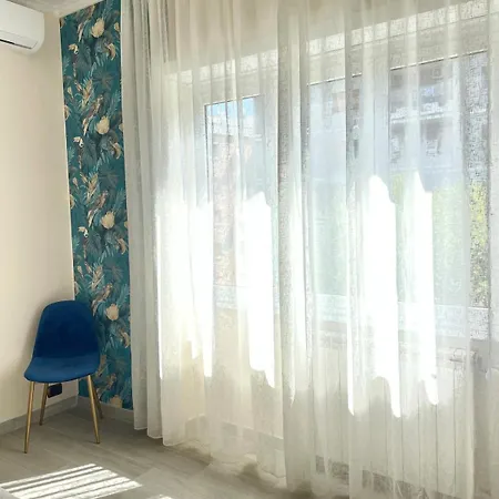New Near Center Sleeps 4 Apartment Rome