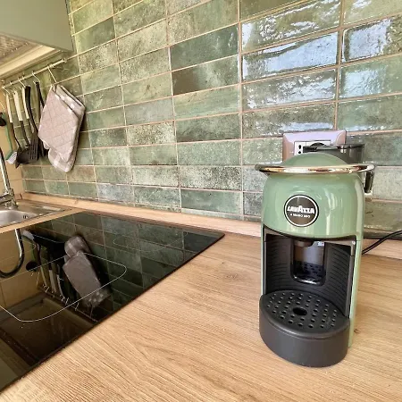 Apartment New Near Center Sleeps 4 *